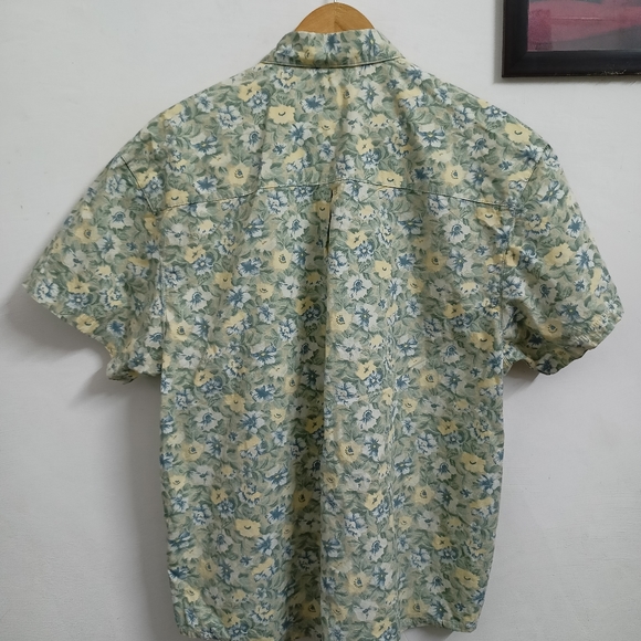 Flower print light colour shirt for womens - Picture 3 of 4